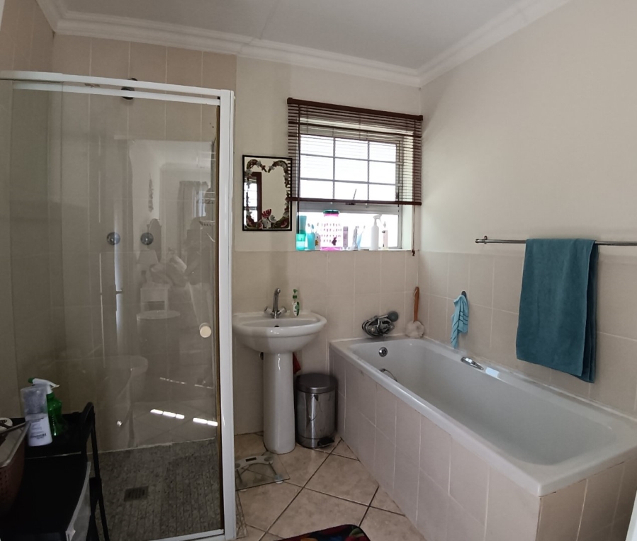 3 Bedroom Property for Sale in Fraaiuitsig Western Cape